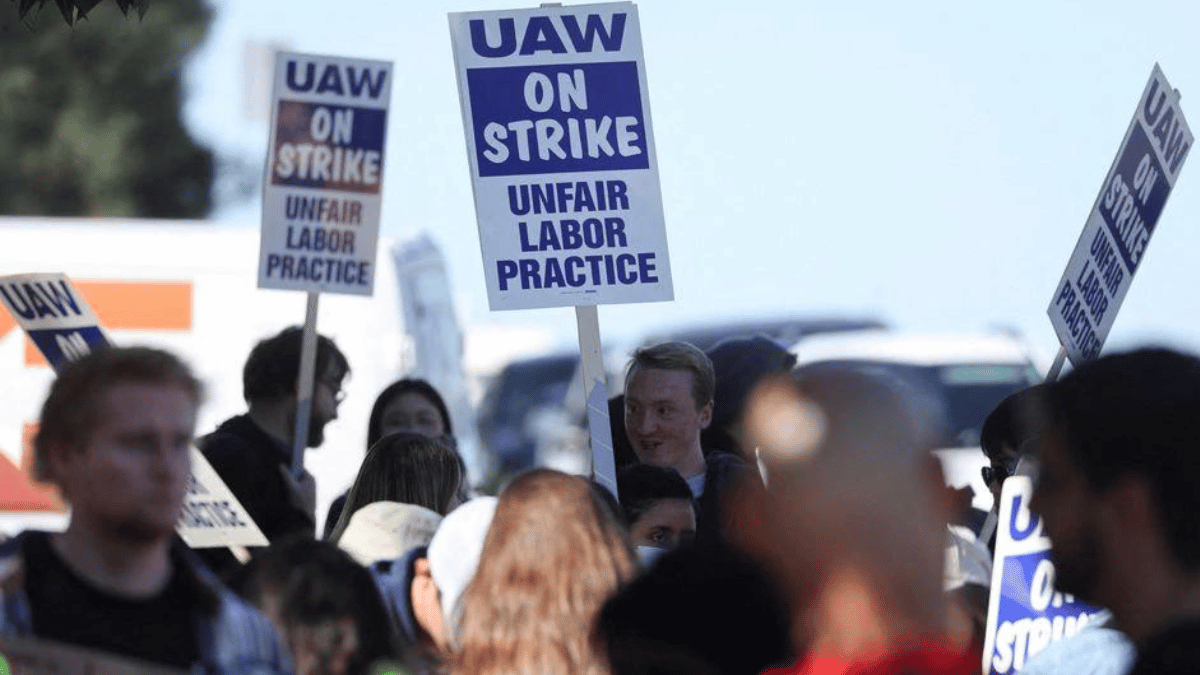 University of California academic workers end weeks-long strike