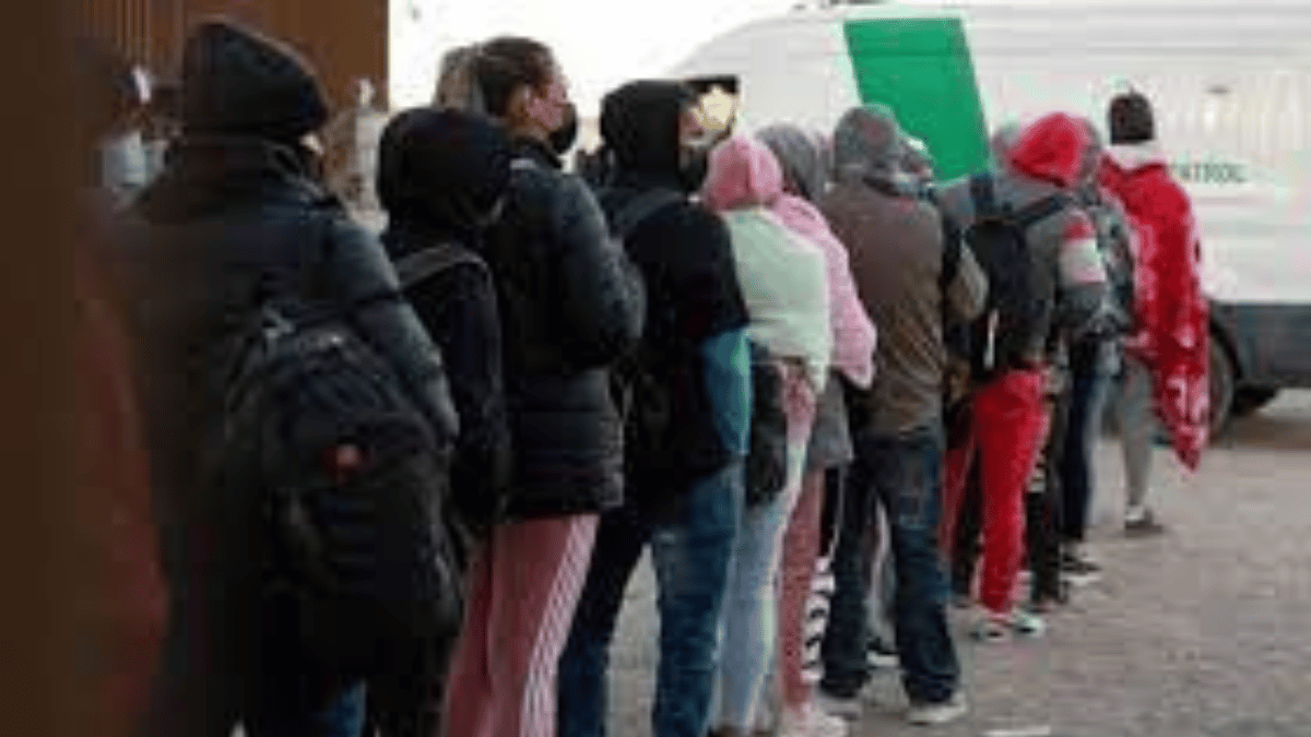 Slipping over Mexico border, migrants get the jump on U.S. court ruling