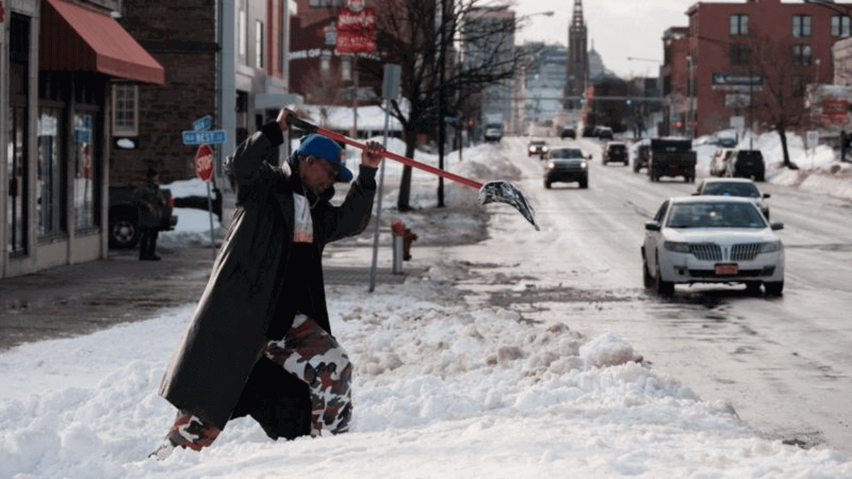 First U.S. winter storm of 2023 brings snow, sleet and tornado threat